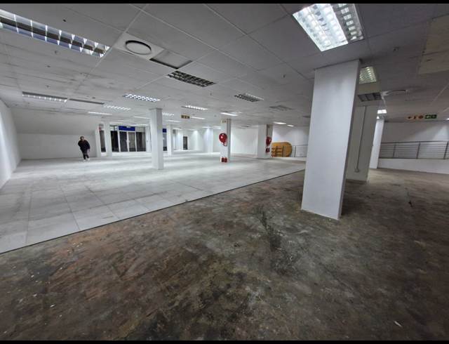 582M² WAREHOUSE TO LET IN MARSHALLTOWN