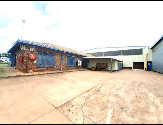 5,710M² WAREHOUSE TO LET IN ROSSLYN