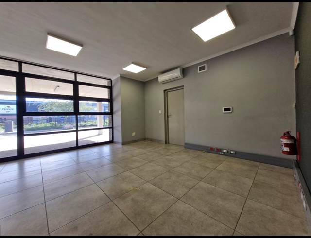 342M² WAREHOUSE TO LET IN STIKLAND INDUSTRIAL