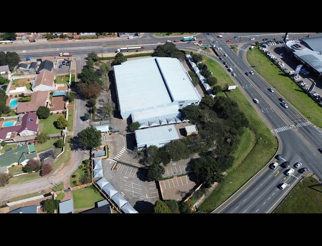 5,770M² WAREHOUSE TO LET IN FLORIDA GLEN