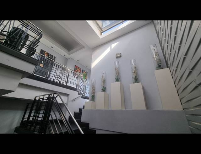 158M² OFFICE TO LET IN WOODSTOCK