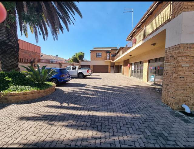 350M² OFFICE TO LET IN ALBERTON NORTH
