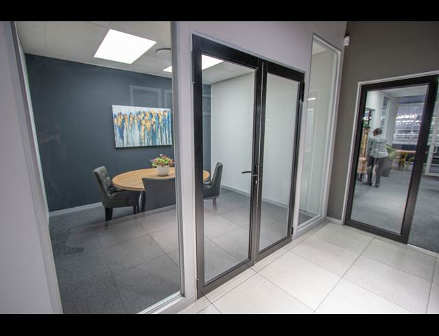 2,800M² OFFICE TO LET IN PARKMORE
