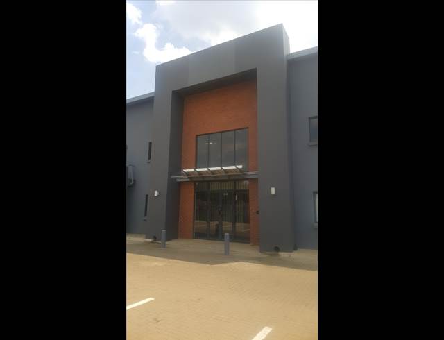 2,943M² WAREHOUSE RENTED IN POMONA