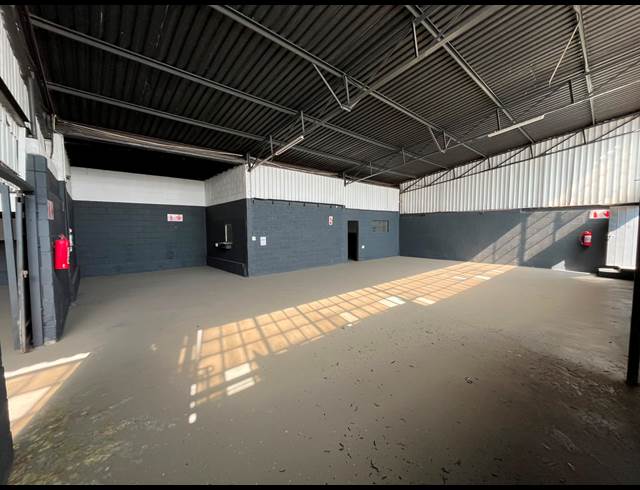 200M² WORKSHOP TO LET IN VULCANIA