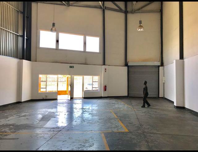 250M² WAREHOUSE TO LET IN LASER PARK