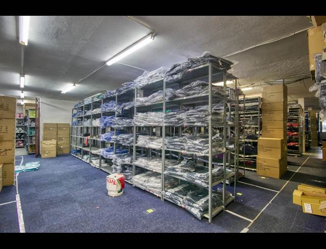2,100M² WAREHOUSE TO LET IN WYNBERG