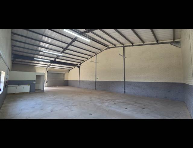 200M² WAREHOUSE TO LET IN WELLINGTON CENTRAL