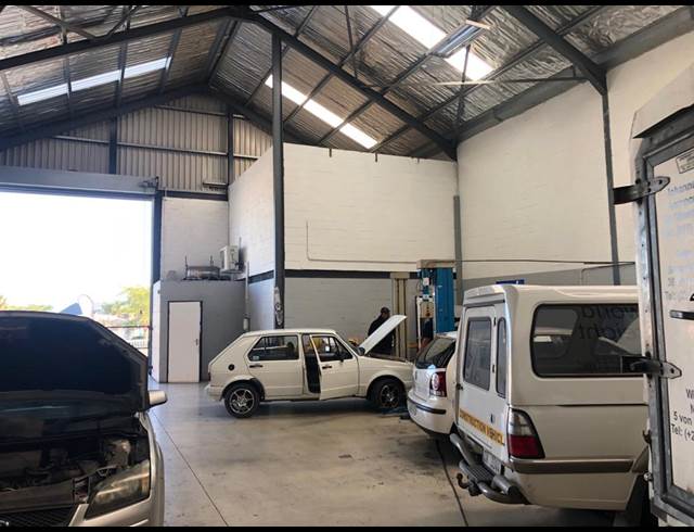 350M² WAREHOUSE RENTED IN SAXENBURG PARK 1