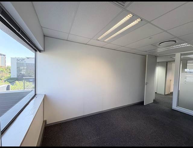 22M² SERVICED OFFICE TO LET IN VORNA VALLEY