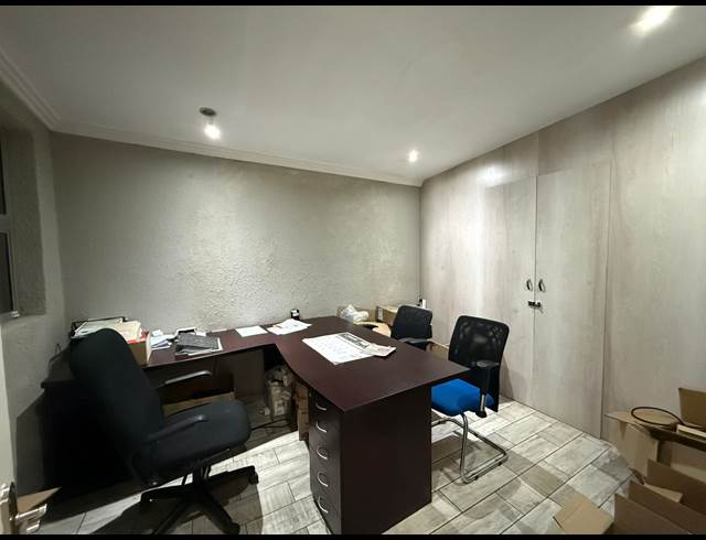 560M² BUILDING TO LET IN FONTAINEBLEAU