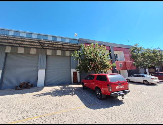 404M² WAREHOUSE TO LET IN LANSERIA