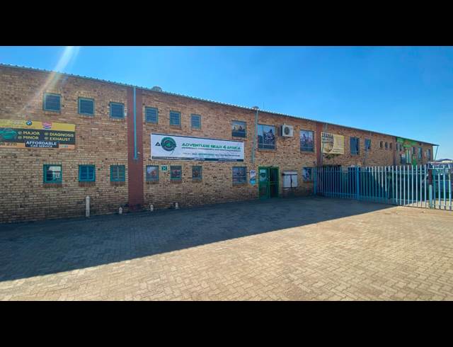 267M² WAREHOUSE TO LET IN HENNOPSPARK INDUSTRIAL