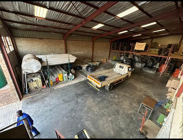 872M² WAREHOUSE TO LET IN KYA SANDS