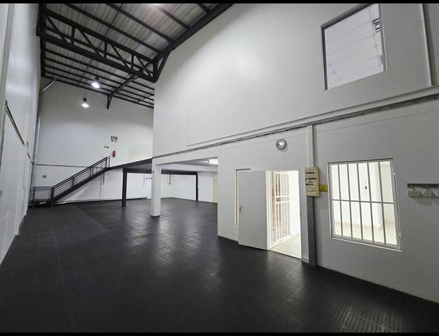 353M² WAREHOUSE TO LET IN NORTH RIDING