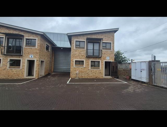 290M² WAREHOUSE TO LET IN APEX