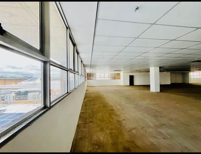 1,115M² OFFICE TO LET IN HALFWAY HOUSE