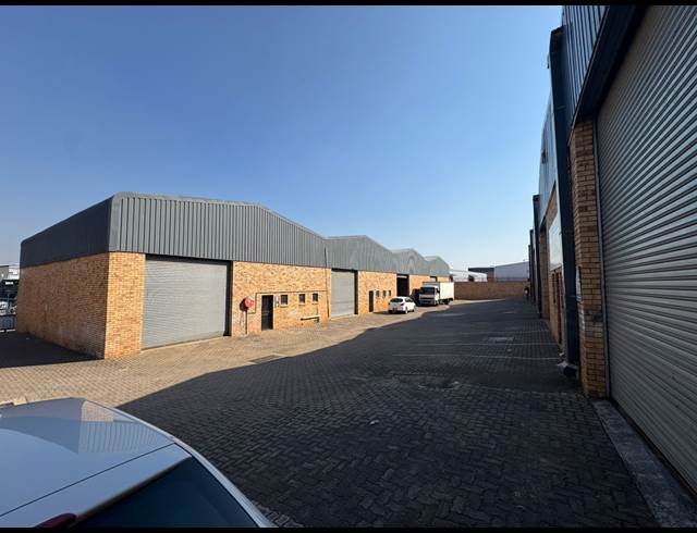 218M² WAREHOUSE TO LET IN CROWN