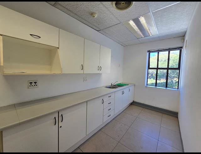 378M² OFFICE TO LET IN BRYANSTON