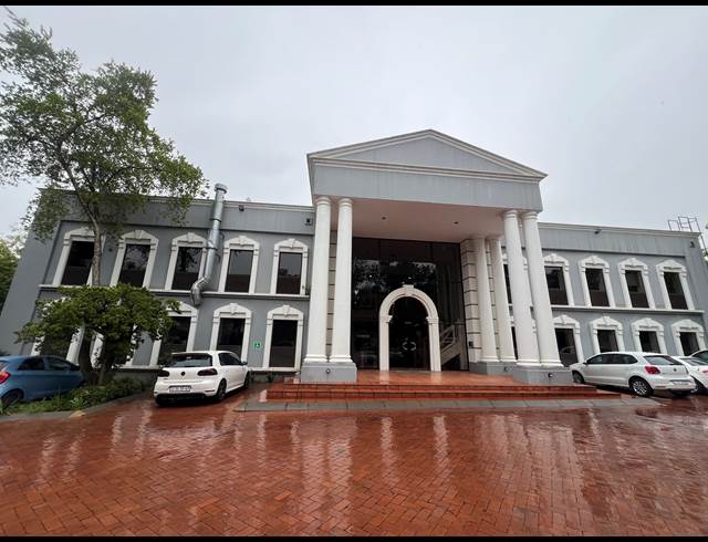 250M² SERVICED OFFICE TO LET IN HYDE PARK