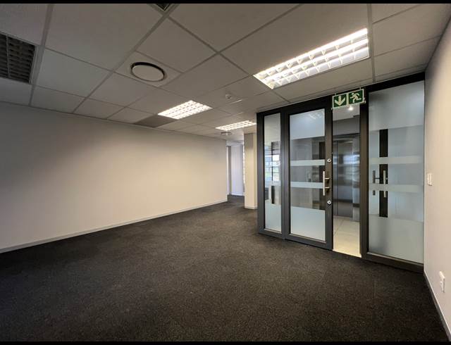 404.40M² OFFICE TO LET IN HIGHVELD