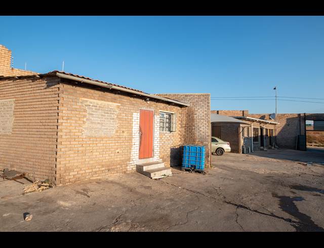 1,200M² WAREHOUSE TO LET IN WESTGATE