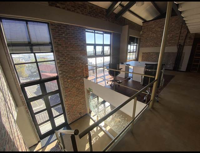 303M² OFFICE TO LET IN WOODSTOCK