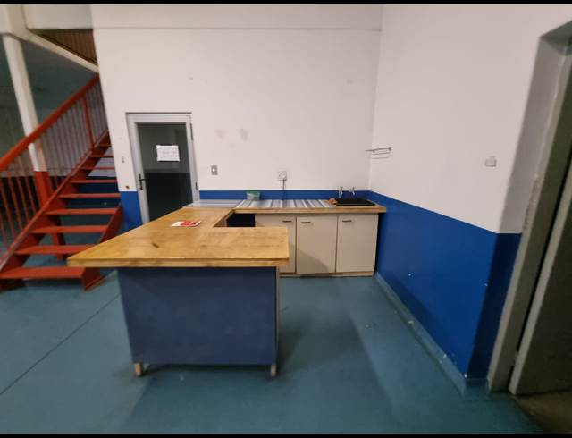 172M² WAREHOUSE TO LET IN STEELEDALE