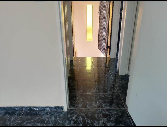 2 bed property to rent in CROWN GARDENS