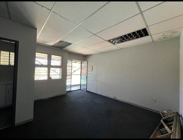 124.60M² OFFICE TO LET IN HIGHVELD