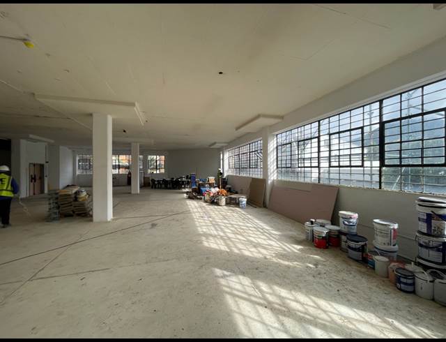 1,600M² OFFICE TO LET IN GARDENS