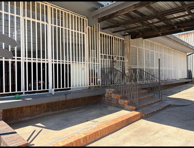 300M² WAREHOUSE TO LET IN WEST TURFFONTEIN