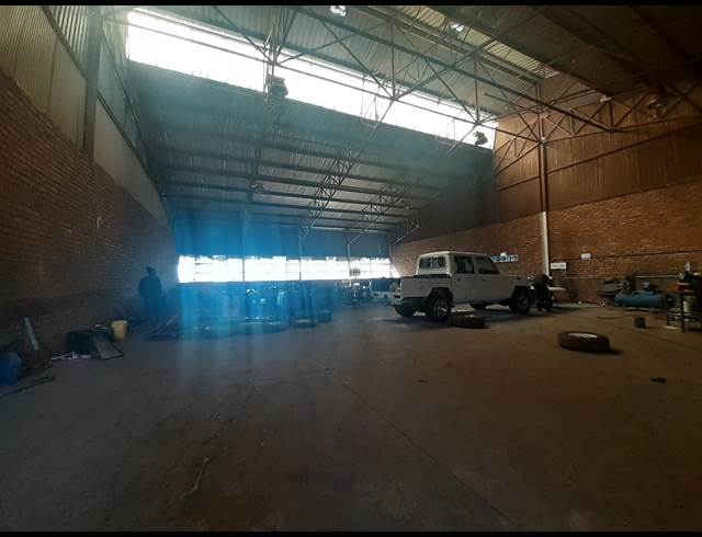 500M² WAREHOUSE TO LET IN KLERKSOORD