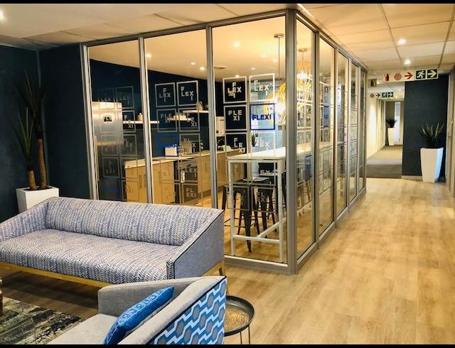 22M² SERVICED OFFICE TO LET IN VORNA VALLEY