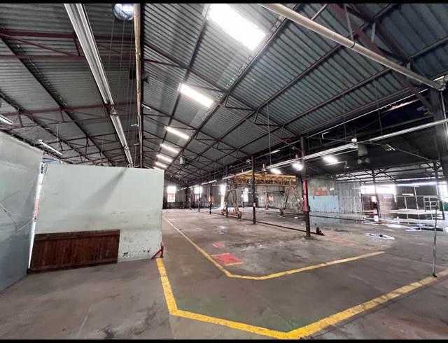 2,100M² WAREHOUSE TO LET IN SPARTAN