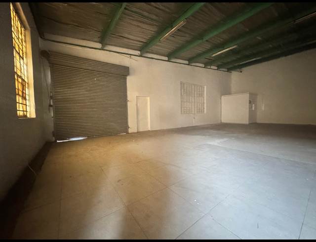 391M² WAREHOUSE TO LET IN PHOENIX INDUSTRIAL