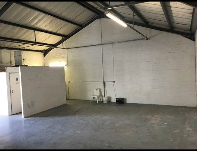 127M² MINI FACTORY TO LET IN OTTERY