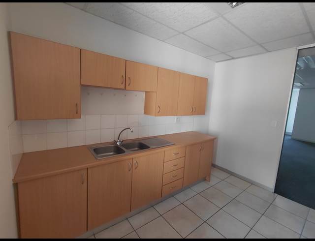 469M² OFFICE TO LET IN BRYANSTON