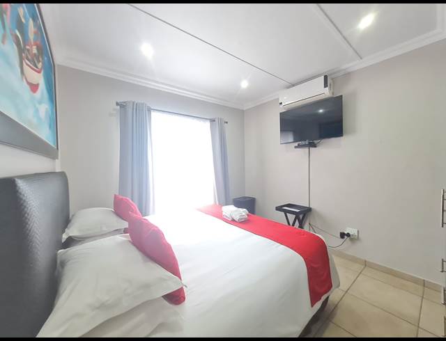 3 BEDROOM DUET TO LET IN BIRDSWOOD