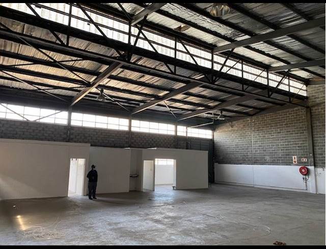 475M² WAREHOUSE TO LET IN RETREAT