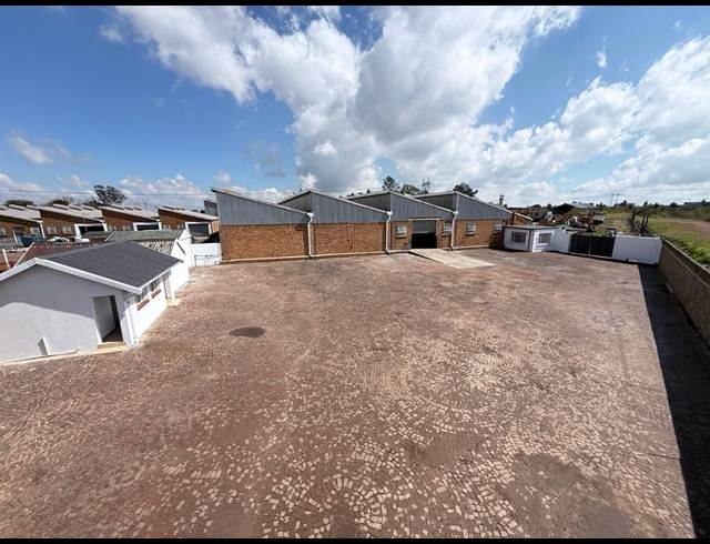330M² WAREHOUSE TO LET IN APEX