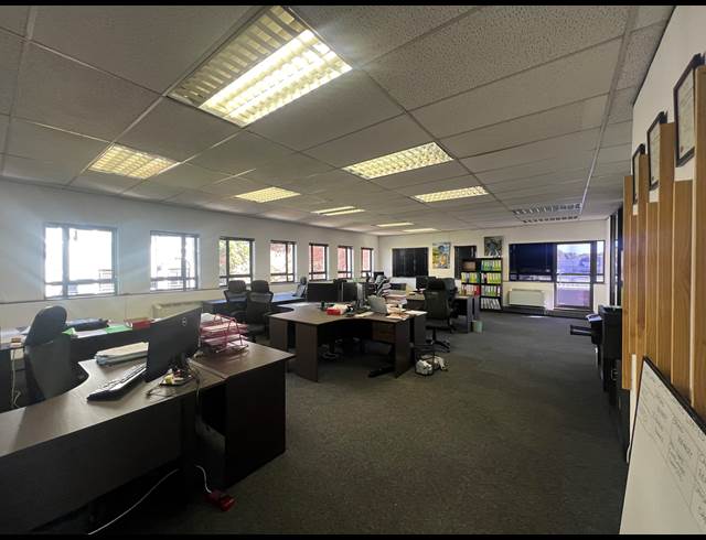 194M² OFFICE TO LET IN HYDE PARK