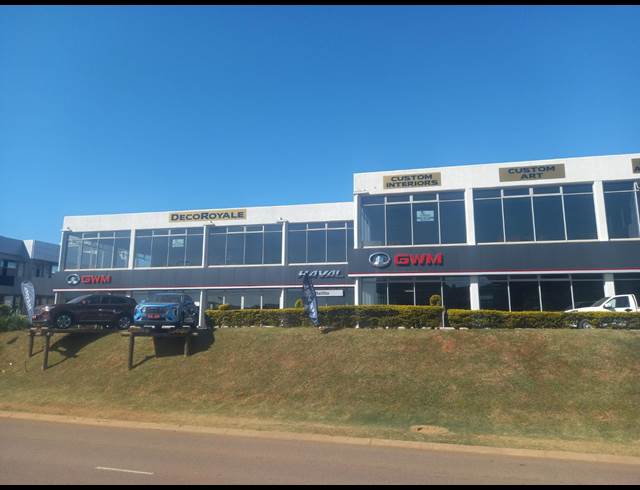 1,350M² SHOWROOM TO LET IN BALLITO CENTRAL