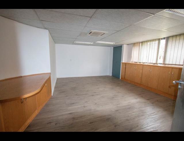 1,578M² OFFICE TO LET IN HALFWAY HOUSE