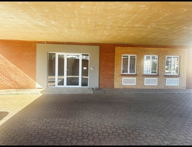 365M² BUILDING TO LET IN FOURWAYS