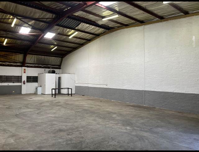 193M² WAREHOUSE TO LET IN CROWN