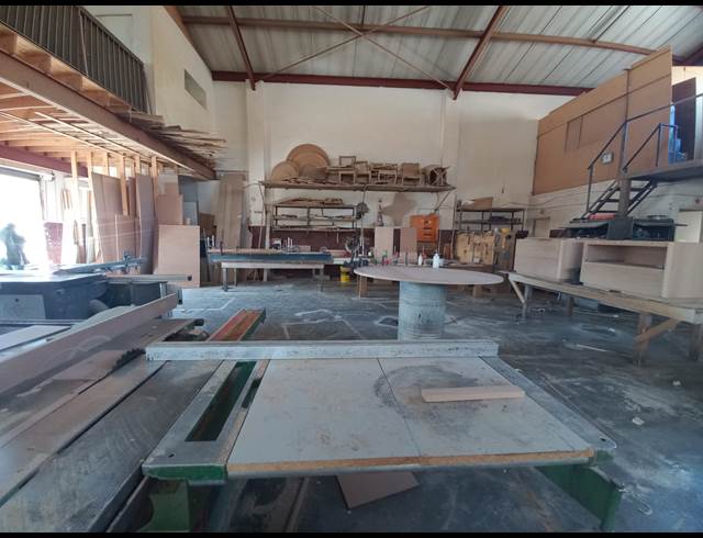 300M² WAREHOUSE TO LET IN TROYEVILLE