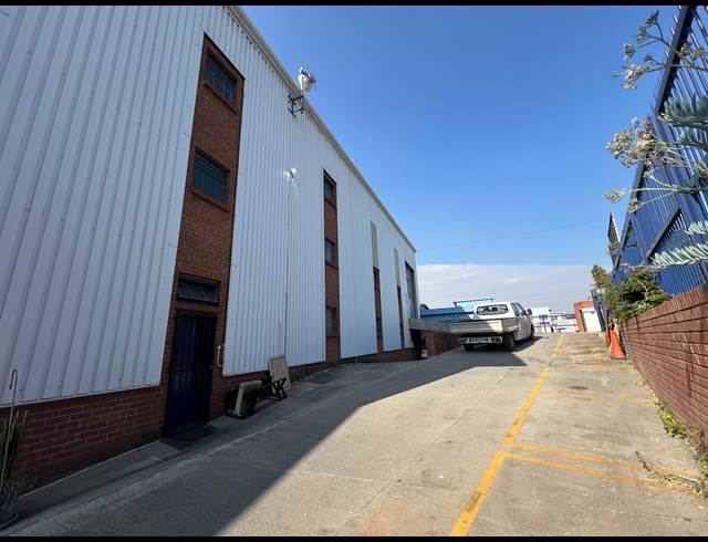 1,795M² WAREHOUSE TO LET IN STRIJDOMPARK