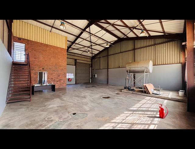 225M² WAREHOUSE TO LET IN ROBERTVILLE