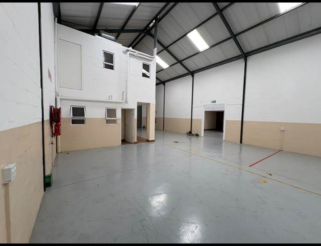 518M² WAREHOUSE TO LET IN STRAND INDUSTRIA